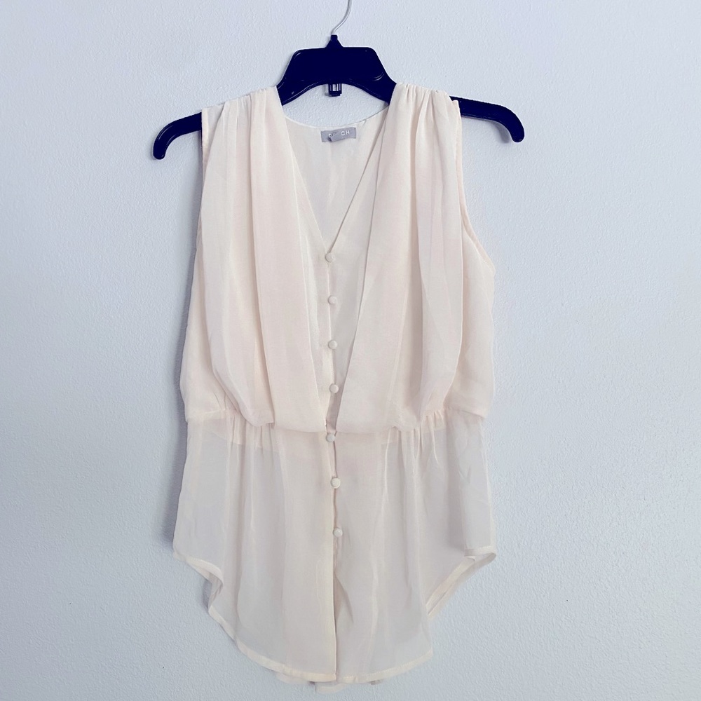 Sleeveless button blouse in light cream